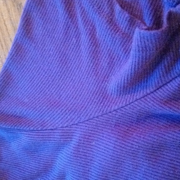 TORRID PURPLE RIBBED V NECK LATTICE SIZE 2 - Picture 3 of 5